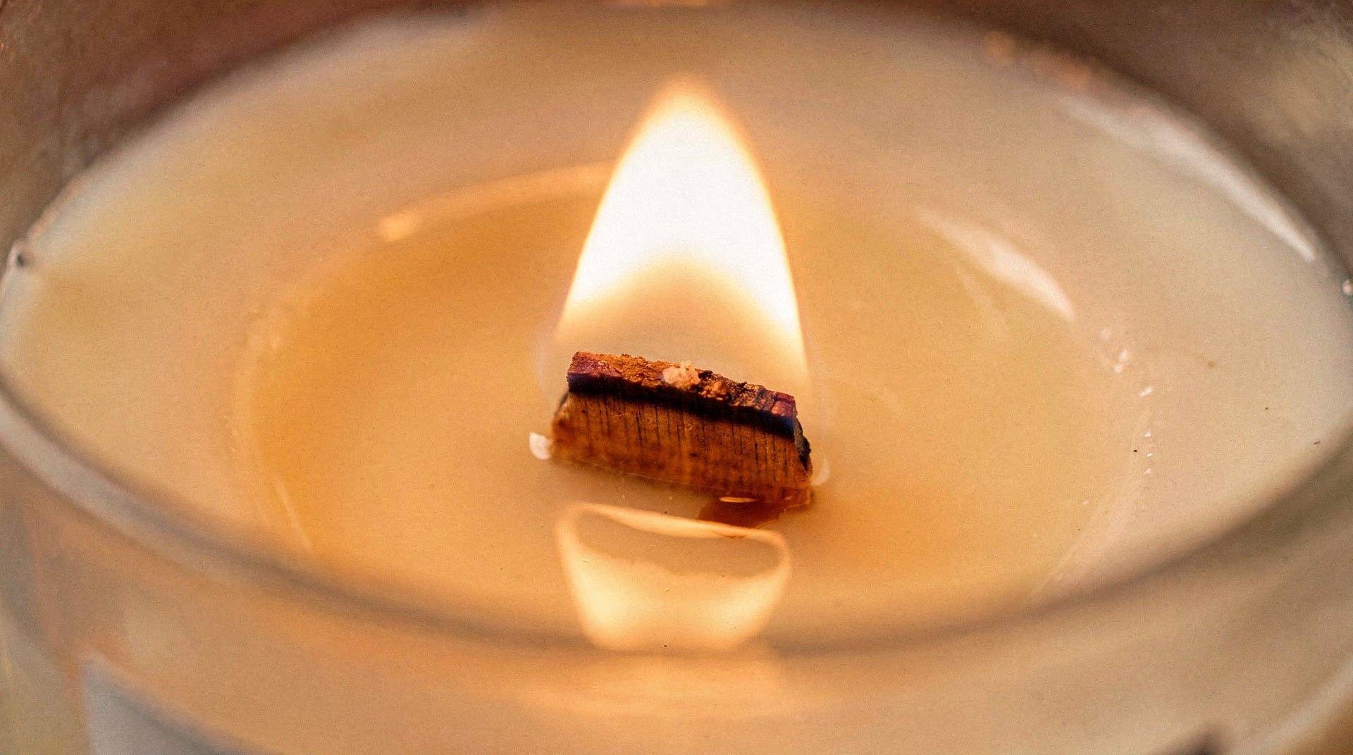 Best Soot-Free Candles of 2025: Protect Your Walls and Your Lungs - MBur Candle Co.