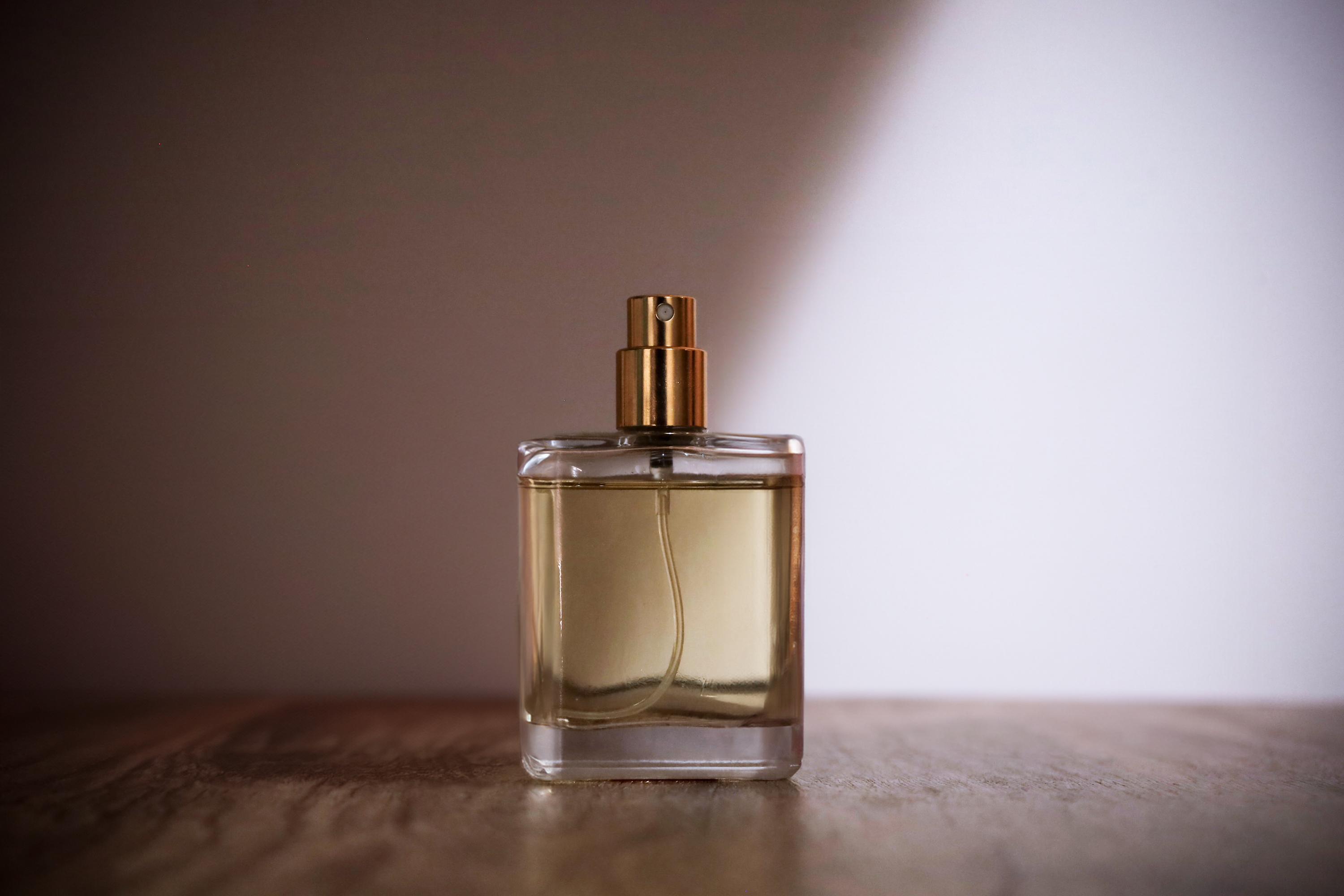 Exploring the Differences: Perfume vs Eau de Toilette - Which is Right for You?