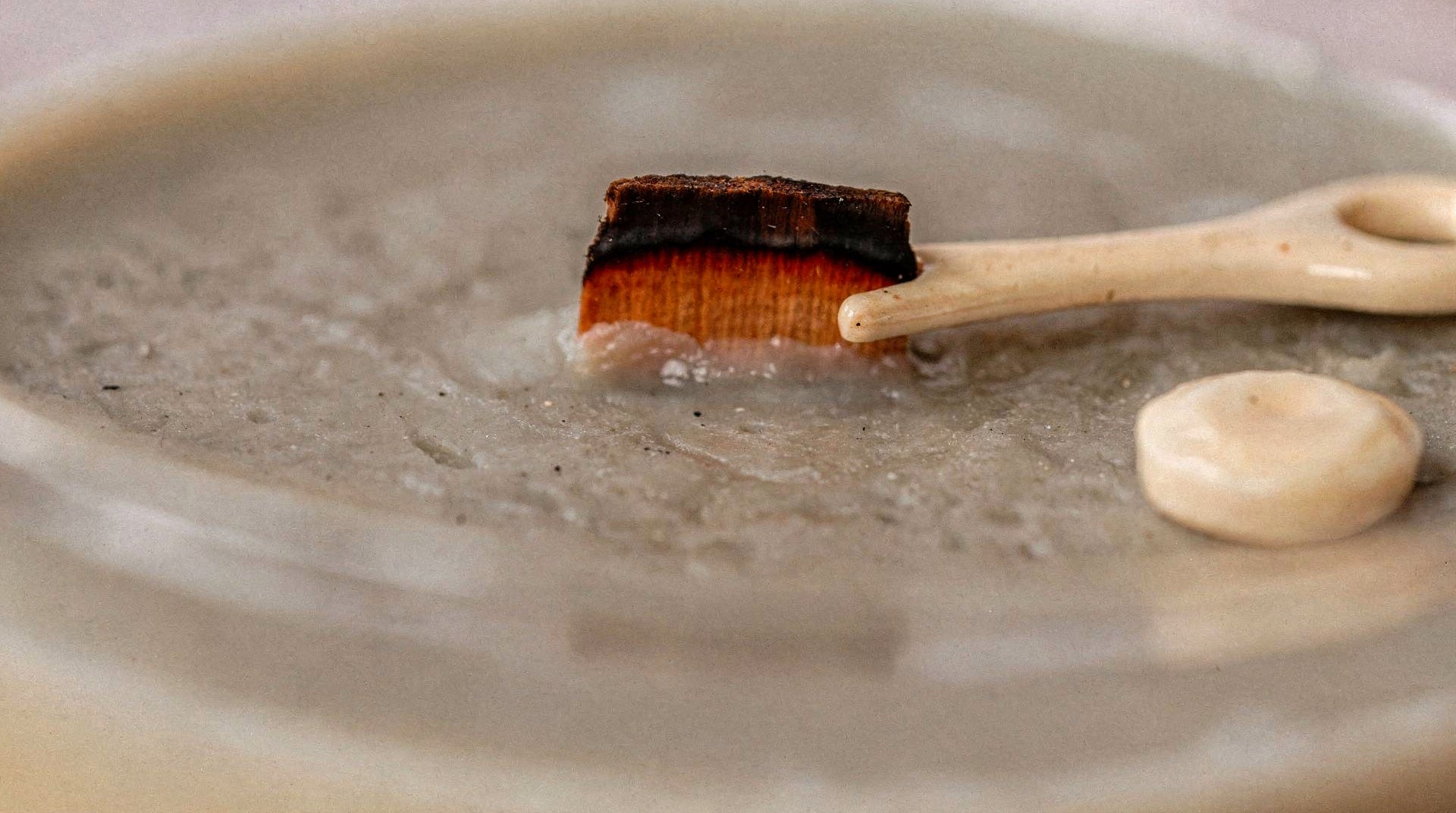 How to Properly Trim a Wooden Wick: The Guide Most Brands Skip - MBur Candle Co.
